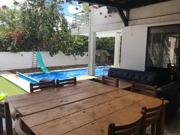 VENDO CASA CON PISCINA EN URB. PRIVADA CUMBAYA (Sector Colegio Menor)