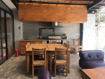VENDO CASA CON PISCINA EN URB. PRIVADA CUMBAYA (Sector Colegio Menor)
