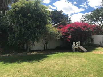 VENDO CASA CON PISCINA EN URB. PRIVADA CUMBAYA (Sector Colegio Menor)