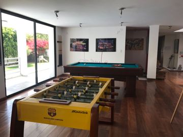 VENDO CASA CON PISCINA EN URB. PRIVADA CUMBAYA (Sector Colegio Menor)