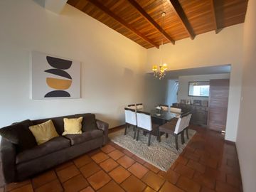 AMPLIO DÚPLEX EN VALLE HERMOSO