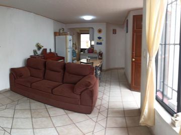 CASA EN VENTA DE OPORTUNIDAD CON USO DE SUELO MIXTO