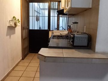 CASA EN VENTA DE OPORTUNIDAD CON USO DE SUELO MIXTO
