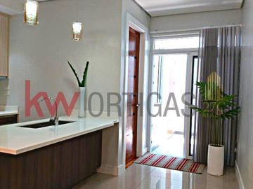Townhouse in Don Antonio Heights South Subdivision