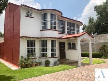 CASA -FINCA CON 760 MTS TERRENO EN HUEHUETOCA 3 RECAMARAS