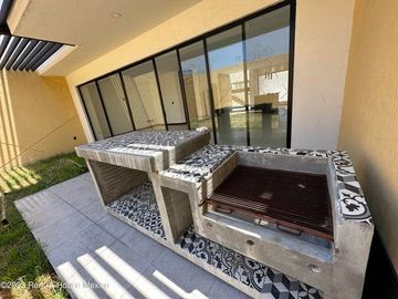 Cumbres del Lago. VENTA - Casa de 3 niveles, doble altura, cuarto de servicio