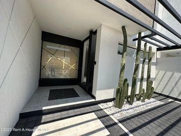 Cumbres del Lago. VENTA - Casa de 3 niveles, doble altura, cuarto de servicio