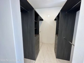 Cumbres del Lago. VENTA - Casa de 3 niveles, doble altura, cuarto de servicio