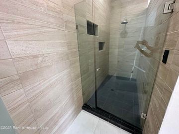 Cumbres del Lago. VENTA - Casa de 3 niveles, doble altura, cuarto de servicio
