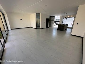 Cumbres del Lago. VENTA - Casa de 3 niveles, doble altura, cuarto de servicio