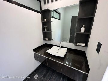 Cumbres del Lago. VENTA - Casa de 3 niveles, doble altura, cuarto de servicio