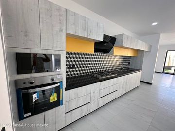 Cumbres del Lago. VENTA - Casa de 3 niveles, doble altura, cuarto de servicio