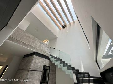 Cumbres del Lago. VENTA - Casa de 3 niveles, doble altura, cuarto de servicio