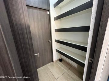 Cumbres del Lago. VENTA - Casa de 3 niveles, doble altura, cuarto de servicio