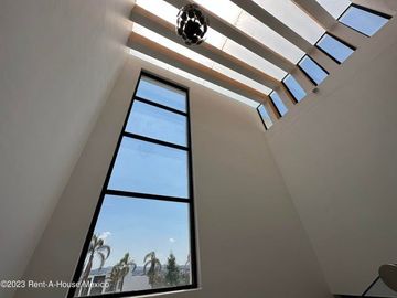 Cumbres del Lago. VENTA - Casa de 3 niveles, doble altura, cuarto de servicio