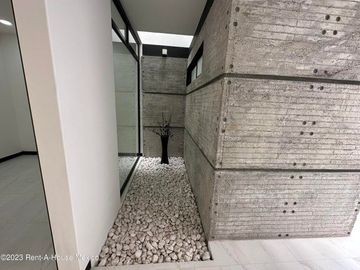 Cumbres del Lago. VENTA - Casa de 3 niveles, doble altura, cuarto de servicio