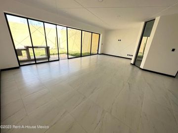 Cumbres del Lago. VENTA - Casa de 3 niveles, doble altura, cuarto de servicio