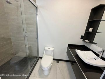Cumbres del Lago. VENTA - Casa de 3 niveles, doble altura, cuarto de servicio