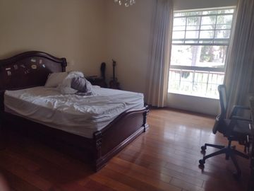 La Planicie - Vendo espectacular casa estilo americano - 7 Dorm, 15 Cocheras, Piscina, Dpto independiente, etc.