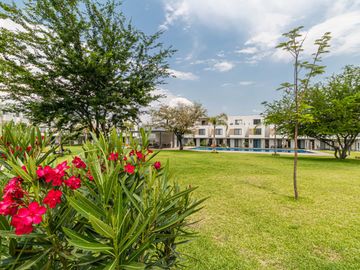 CASA EN VENTA A 15 MINUTOS DE CUERNAVACA, MORELOS. 3 RECÁMARAS, TERRAZA, ALBERCA, CANCHAS DEPORTIVAS Y PET PARK.