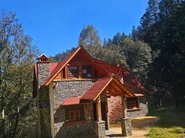 LINDA CABAÑA NUEVA UBICADA EN CARBONERAS MINERAL DEL CHICO