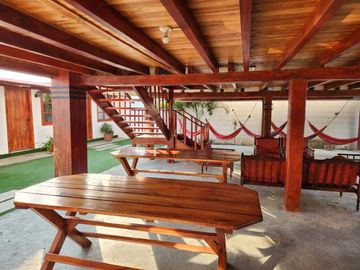 ENCANTADORA CASA EN VENTA A 20 METROS DE LA PLAYA CON VISTA AL MAR EN CRUCITA