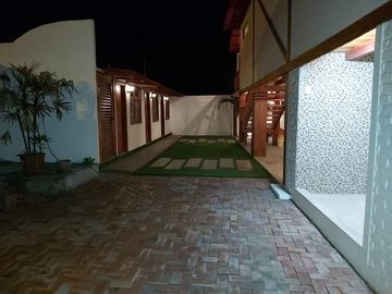 ENCANTADORA CASA EN VENTA A 20 METROS DE LA PLAYA CON VISTA AL MAR EN CRUCITA