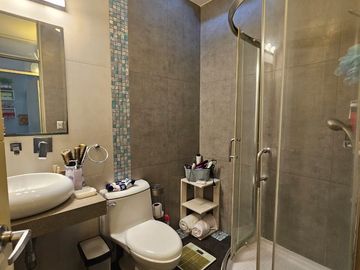 San Isidro: Venta de Casa de Tres Pisos + Terraza con Piscina. A PASOS DEL OLIVAR.