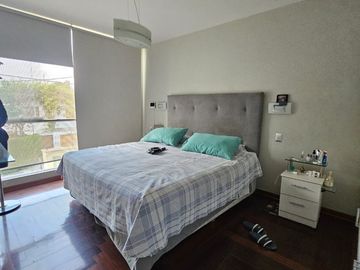 San Isidro: Venta de Casa de Tres Pisos + Terraza con Piscina. A PASOS DEL OLIVAR.