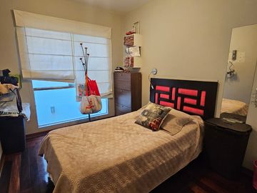 San Isidro: Venta de Casa de Tres Pisos + Terraza con Piscina. A PASOS DEL OLIVAR.