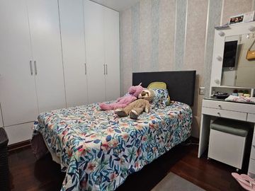 San Isidro: Venta de Casa de Tres Pisos + Terraza con Piscina. A PASOS DEL OLIVAR.