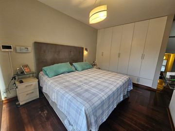 San Isidro: Venta de Casa de Tres Pisos + Terraza con Piscina. A PASOS DEL OLIVAR.