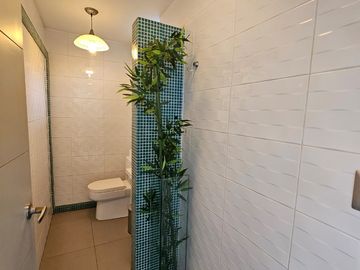 San Isidro: Venta de Casa de Tres Pisos + Terraza con Piscina. A PASOS DEL OLIVAR.