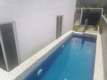 CASA CON ROOF GARDEN Y RECÁMARA EN PB EN VENTA CERCA DE CLUB DE GOLF PARAISO