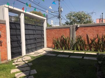 CASA CON ROOF GARDEN Y RECÁMARA EN PB EN VENTA CERCA DE CLUB DE GOLF PARAISO