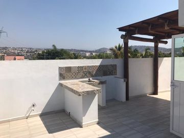 CASA CON ROOF GARDEN Y RECÁMARA EN PB EN VENTA CERCA DE CLUB DE GOLF PARAISO