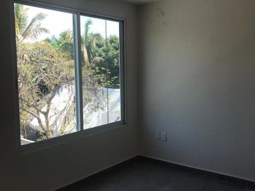 CASA CON ROOF GARDEN Y RECÁMARA EN PB EN VENTA CERCA DE CLUB DE GOLF PARAISO
