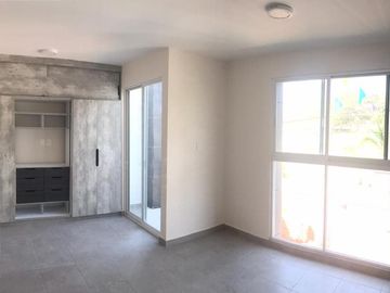 CASA CON ROOF GARDEN Y RECÁMARA EN PB EN VENTA CERCA DE CLUB DE GOLF PARAISO