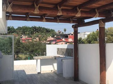 CASA CON ROOF GARDEN Y RECÁMARA EN PB EN VENTA CERCA DE CLUB DE GOLF PARAISO