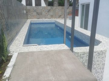 CASA CON ROOF GARDEN Y RECÁMARA EN PB EN VENTA CERCA DE CLUB DE GOLF PARAISO