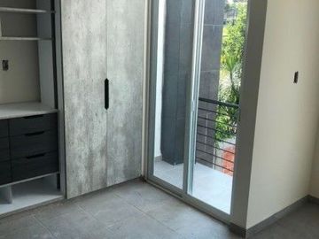 CASA CON ROOF GARDEN Y RECÁMARA EN PB EN VENTA CERCA DE CLUB DE GOLF PARAISO