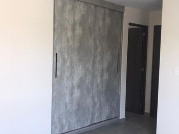 CASA CON ROOF GARDEN Y RECÁMARA EN PB EN VENTA CERCA DE CLUB DE GOLF PARAISO