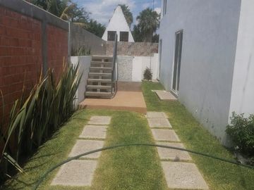 CASA CON ROOF GARDEN Y RECÁMARA EN PB EN VENTA CERCA DE CLUB DE GOLF PARAISO