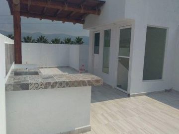 CASA CON ROOF GARDEN Y RECÁMARA EN PB EN VENTA CERCA DE CLUB DE GOLF PARAISO
