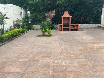 vendo muy amplio departamento en Urdesa Norte