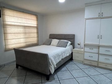 vendo muy amplio departamento en Urdesa Norte