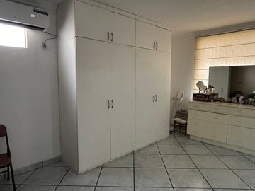vendo muy amplio departamento en Urdesa Norte