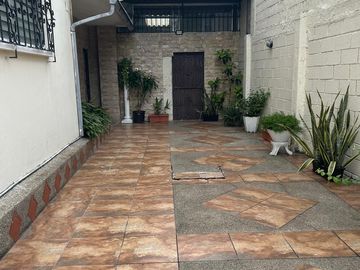 vendo muy amplio departamento en Urdesa Norte