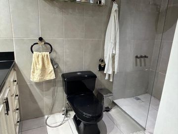vendo muy amplio departamento en Urdesa Norte