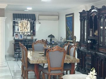 vendo muy amplio departamento en Urdesa Norte
